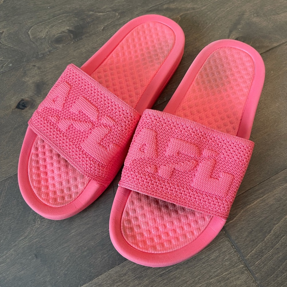 APL Slides Pink/Coral Sz 8 Good condition!